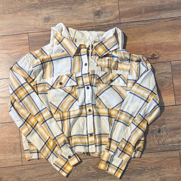 Cleo + Wolf Tops - Women’s cropped Plaid Shirt in Yellow and White